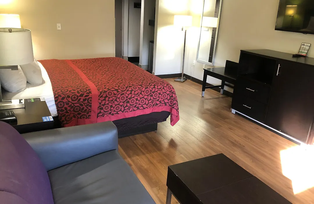 Days Inn & Suites By Wyndham Bonita Springs North Naples-1